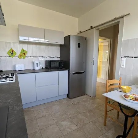 Maison Confortable Avec Jardin Privatif, Internet, Parking - Fr-1-653-112