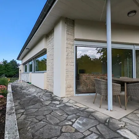 Maison Confortable Avec Jardin Privatif, Internet, Parking - Fr-1-653-112 * Agris